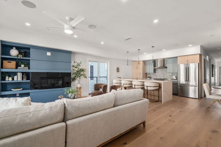 Property Photo:  527 East 7th Street 4  MA 02127 