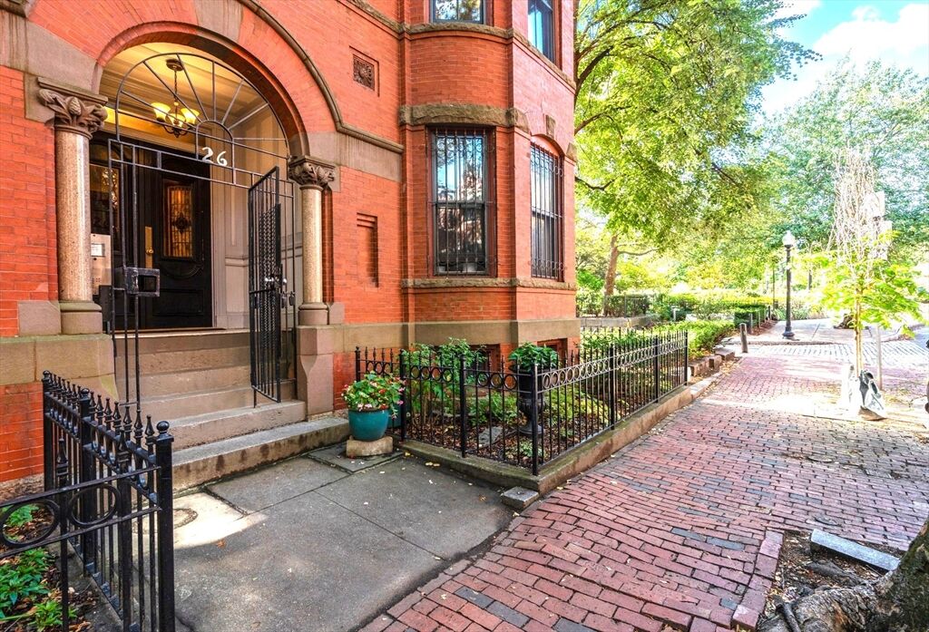 Property Photo:  26 Wellington St 3  MA 02118 