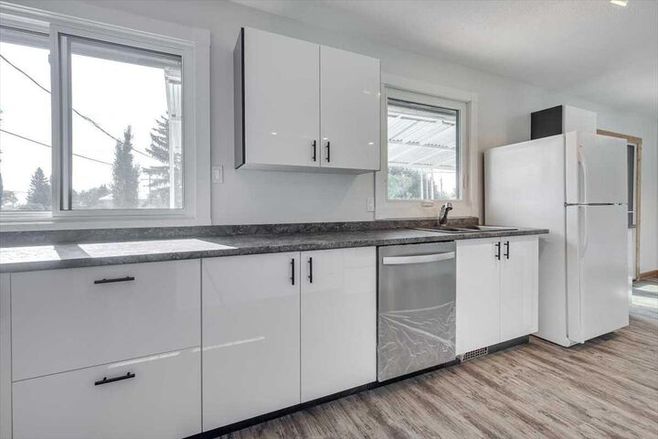 Property Photo:  5607 48 Avenue  AB T4L 1M7 