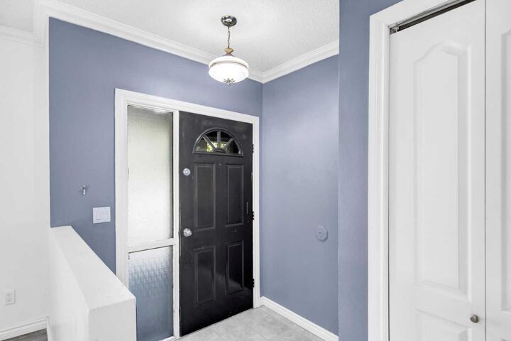Property Photo:  79 Oak Street  AB T4P 1R9 