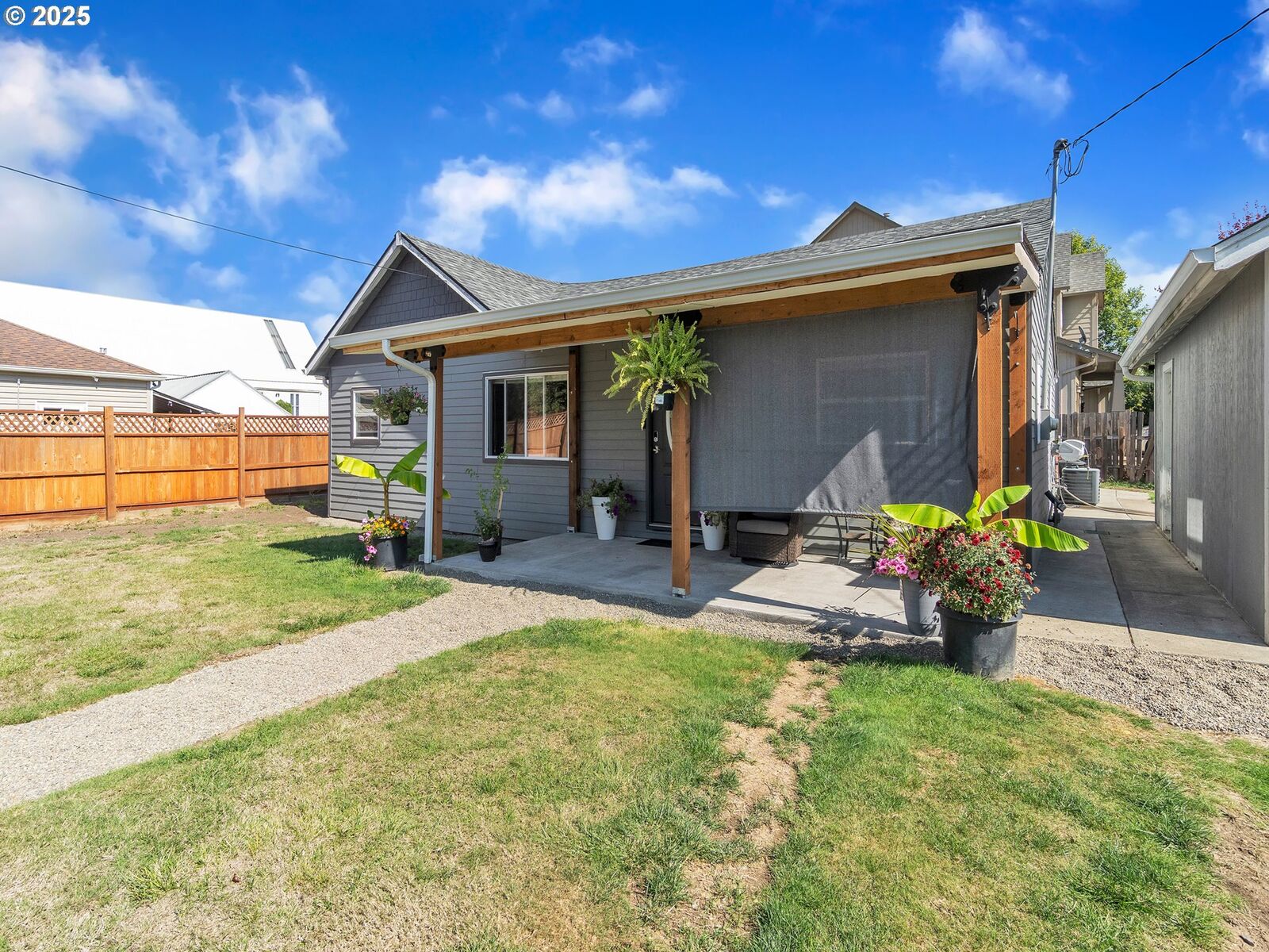 Property Photo: 4201 Wadsworth Ln OR 97317