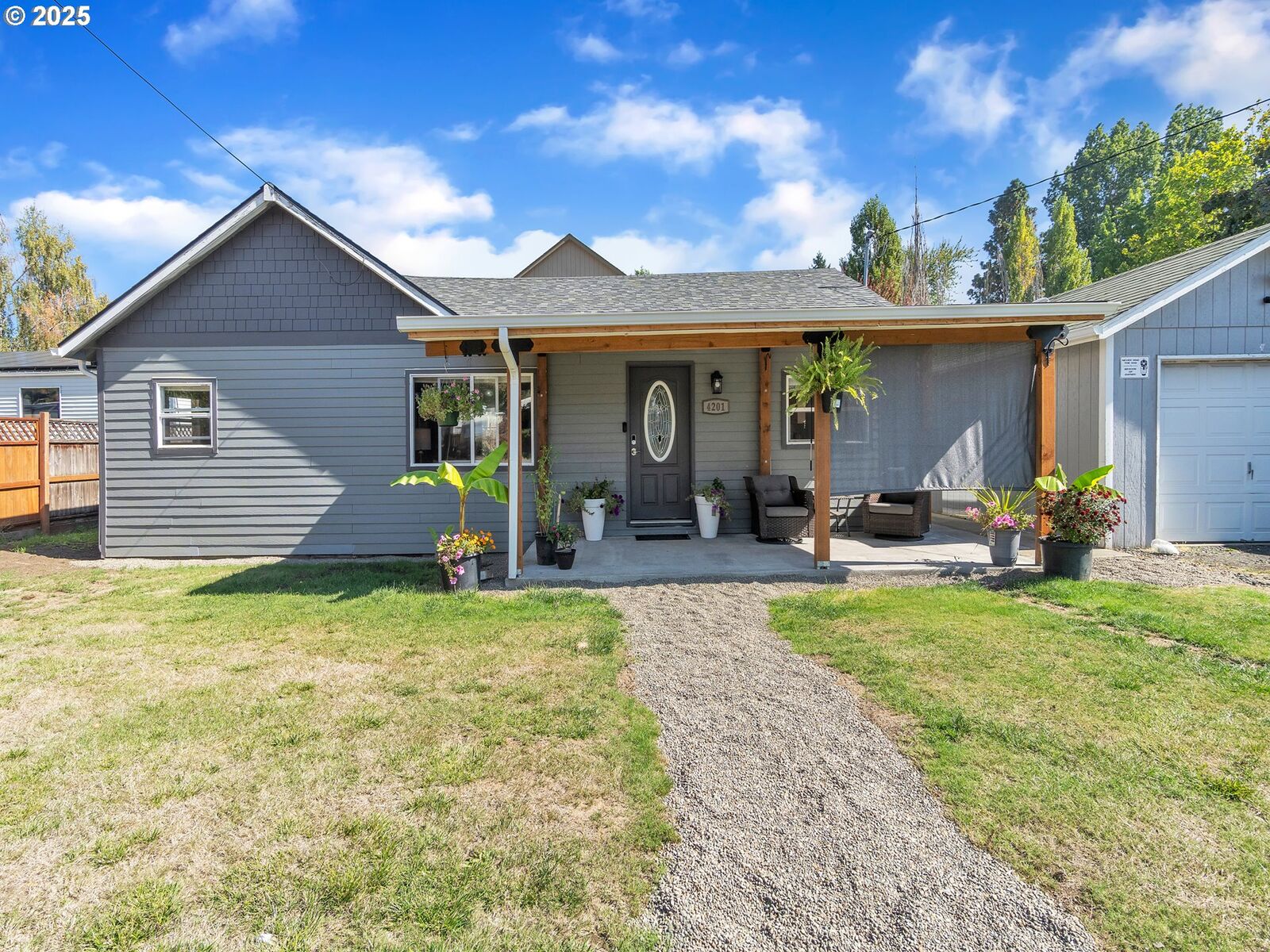 Property Photo:  4201 Wadsworth Ln  OR 97317 