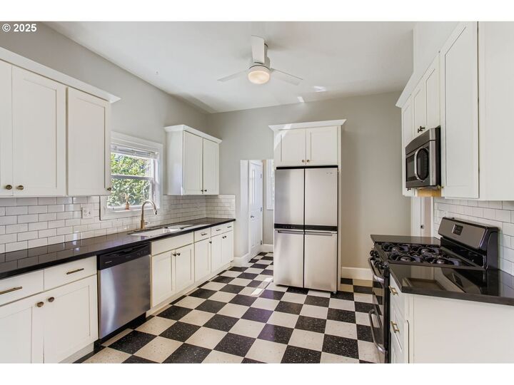 5106 N Bowdoin St  Portland OR 97203 photo