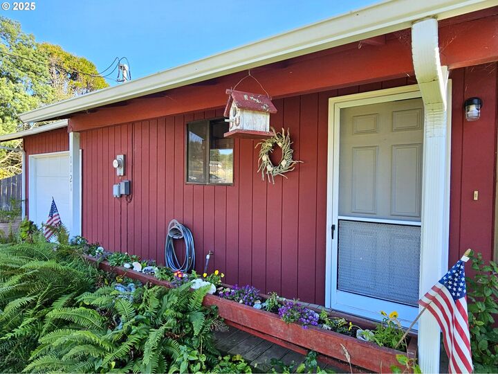 Property Photo:  1121 Ransom Ave  OR 97415 