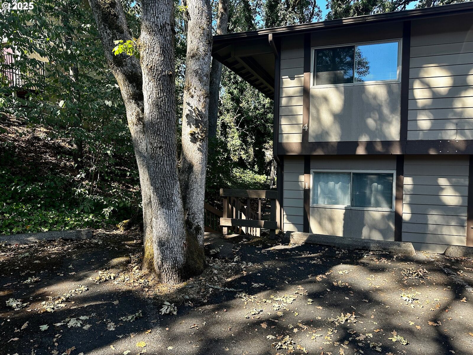 Property Photo:  405 Madrona Ave  OR 97302 