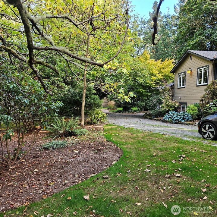 Property Photo: 9380 Ferncliff Avenue NE WA 98110