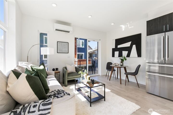 Property Photo:  109  22nd Avenue E C  WA 98112 