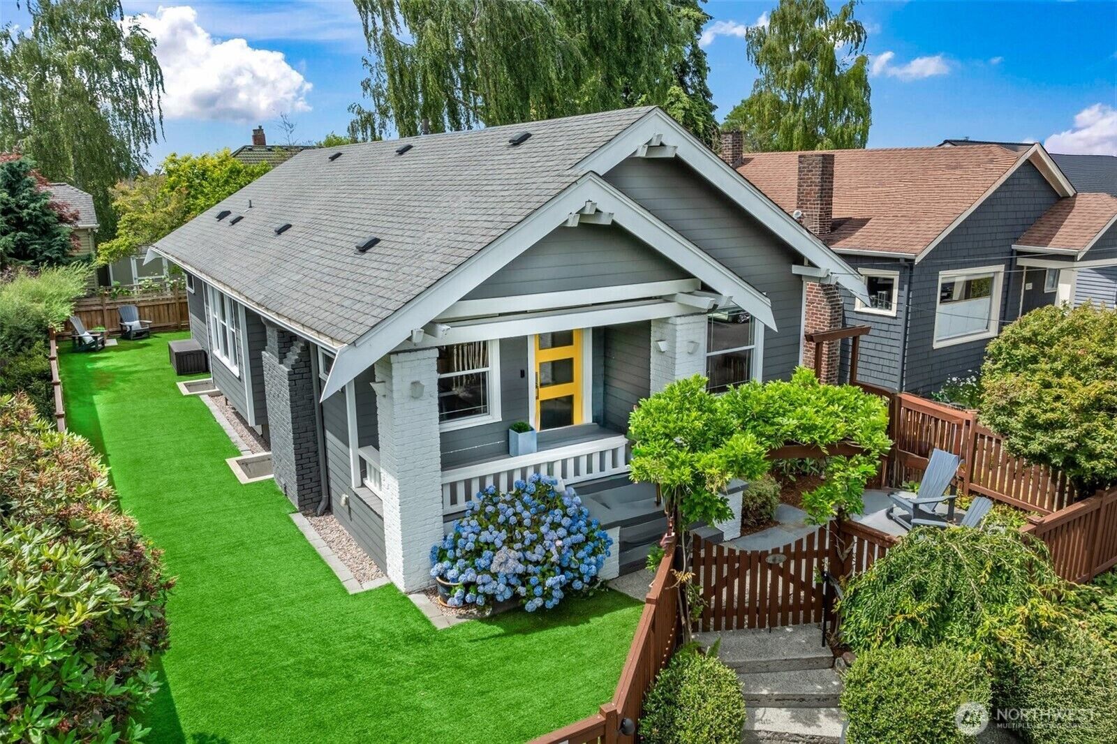 Property Photo:  5811  1st Avenue NE  WA 98105 