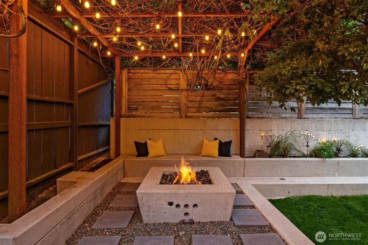 Property Photo:  5249  36th Avenue NE  WA 98105 