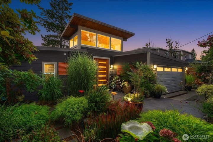 Property Photo: 3029 70th Avenue SE WA 98040