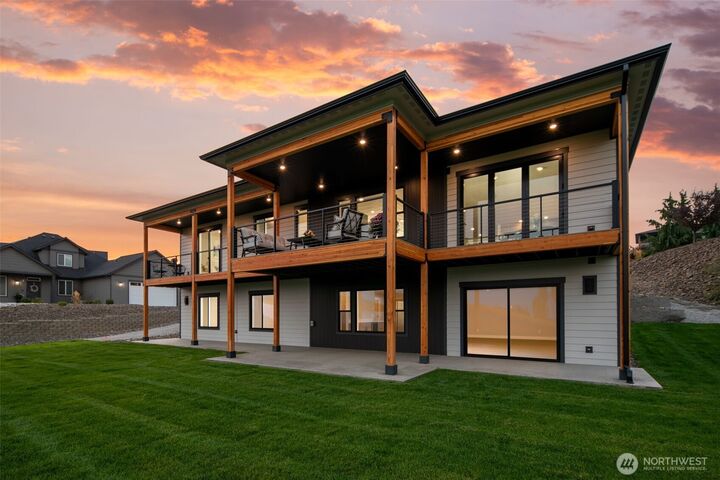 Property Photo:  838  Autumn Crest Drive  WA 98801 