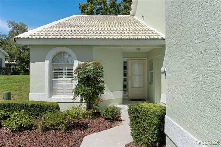 Property Photo: 820 Lanark Drive FL 34453