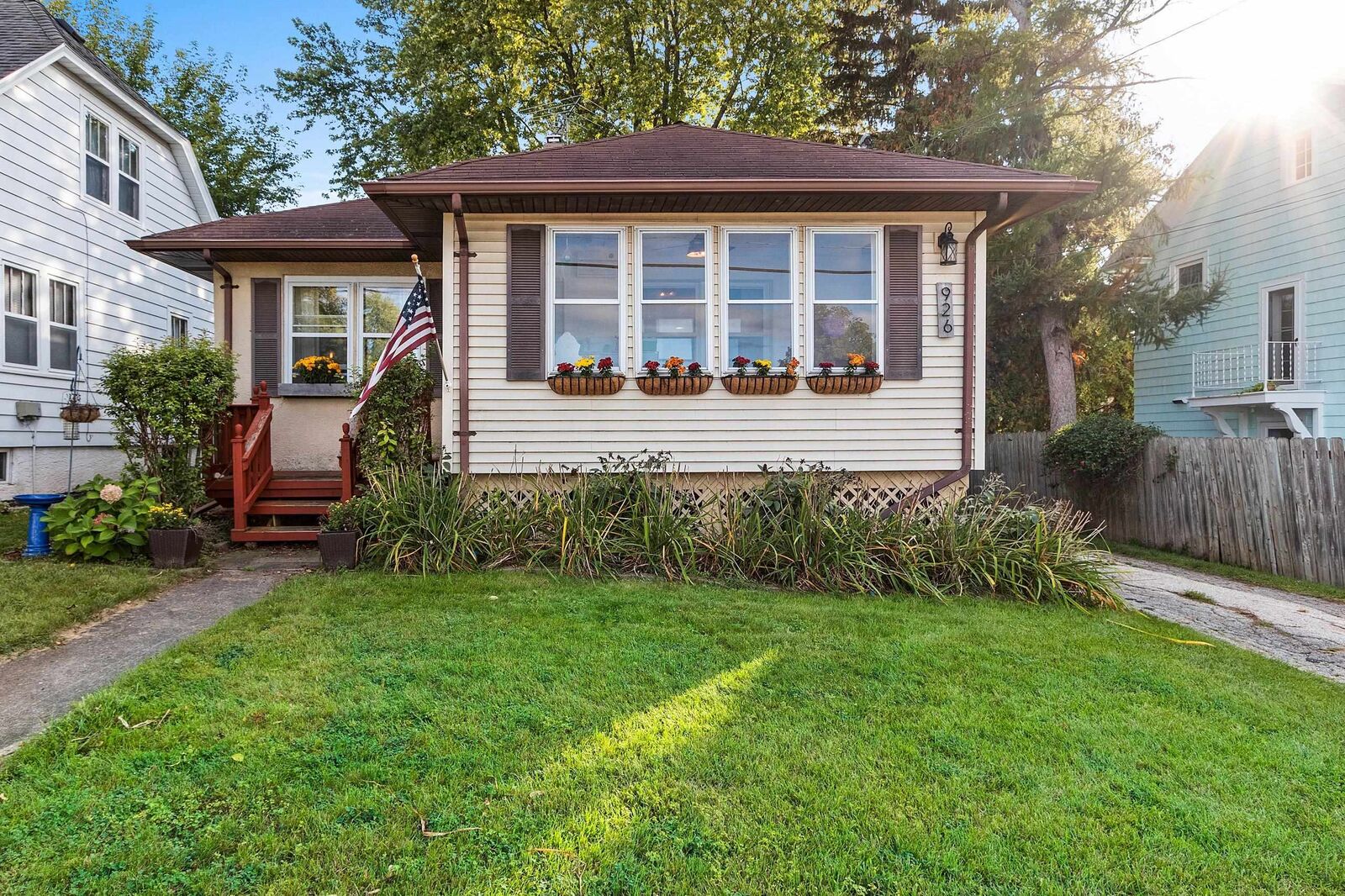 Property Photo: 926 Derby Lane WI 54301-2335