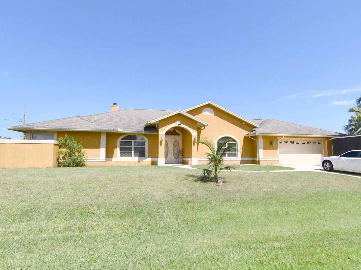 Property Photo: 1255 SE Naples Lane FL 34983
