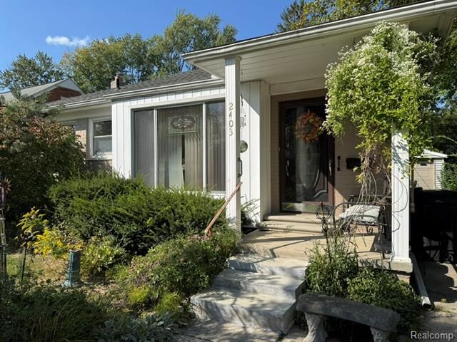 Property Photo:  2403 Dorchester Road  MI 48009 