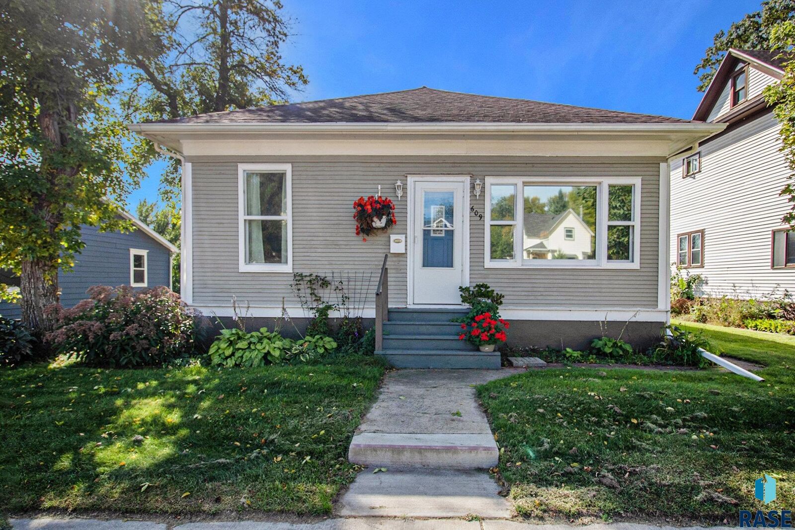 Property Photo:  609 NW 2nd St  SD 57042 