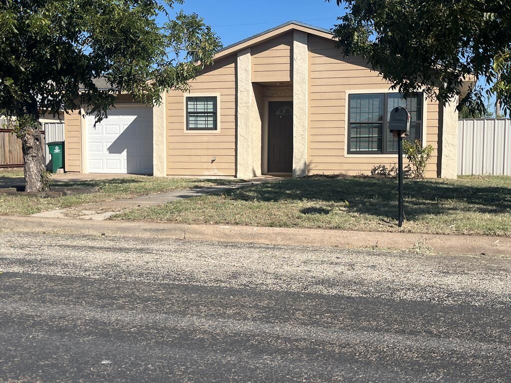 Property Photo: 1240 26th St TX 76903