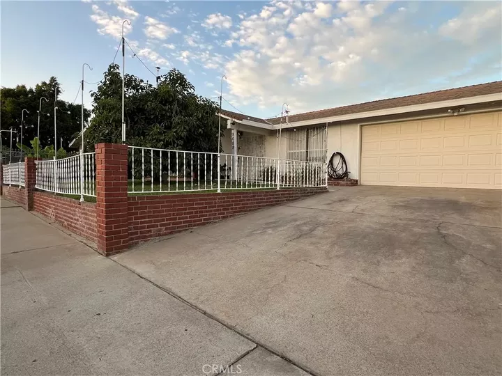 Property Photo:  9688 Kewen Avenue  CA 91331 