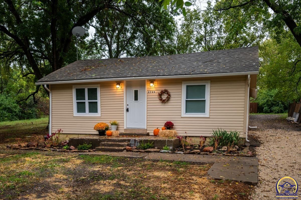 Property Photo: 2709 SE Massachusetts Ave KS 66605