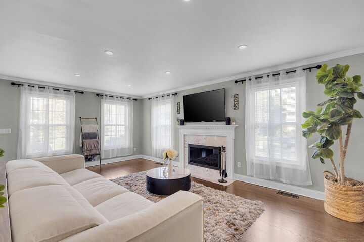 Property Photo:  281 West Cedar Street  CT 06854 
