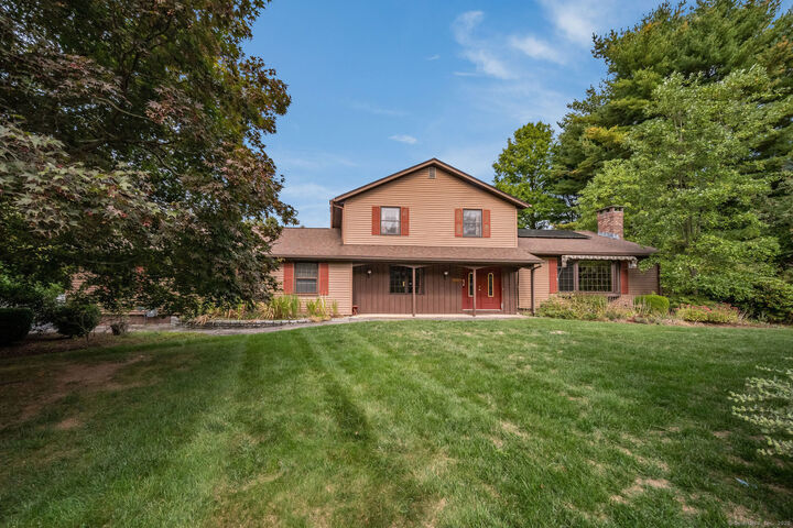 Property Photo: 102 North Mill Circle CT 06437
