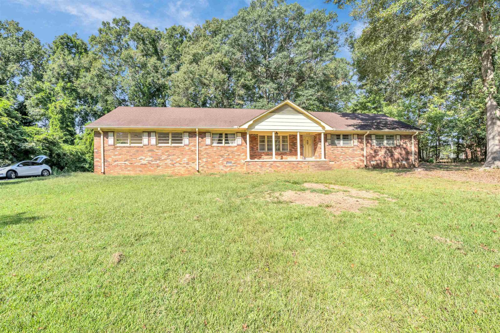 Property Photo:  110 Edgecombe Road  SC 29307 
