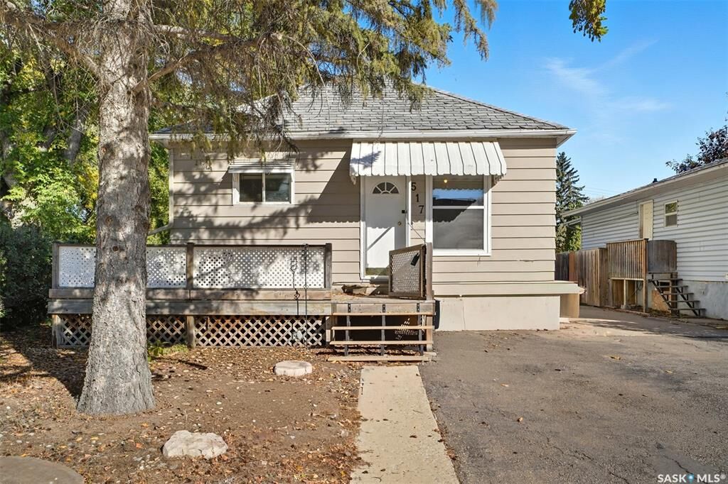 Property Photo: 517 Isabella Street W SK S7M 0E3