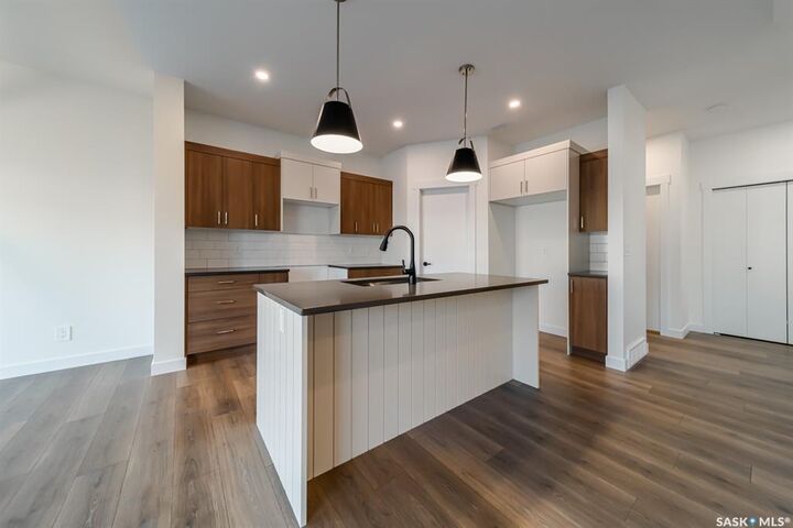 Property Photo:  206 Doran Way  SK S7N 4V6 