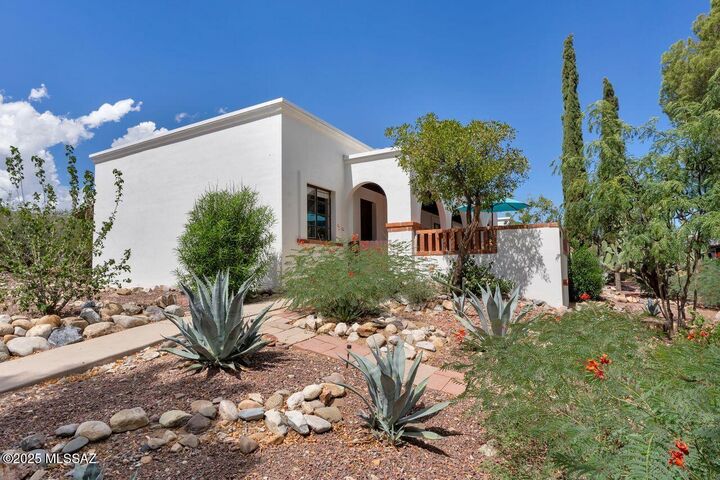 Property Photo:  392 S Paseo Madera  AZ 85614 