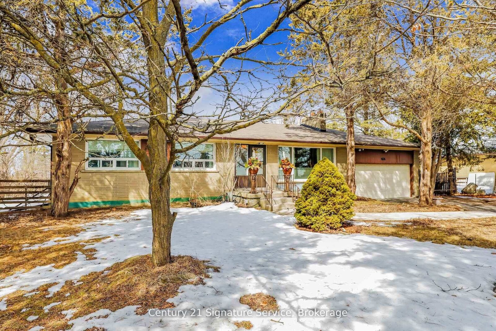 Photo de la propriété:  8026 Mayfield Road  ON L7E 0W2 