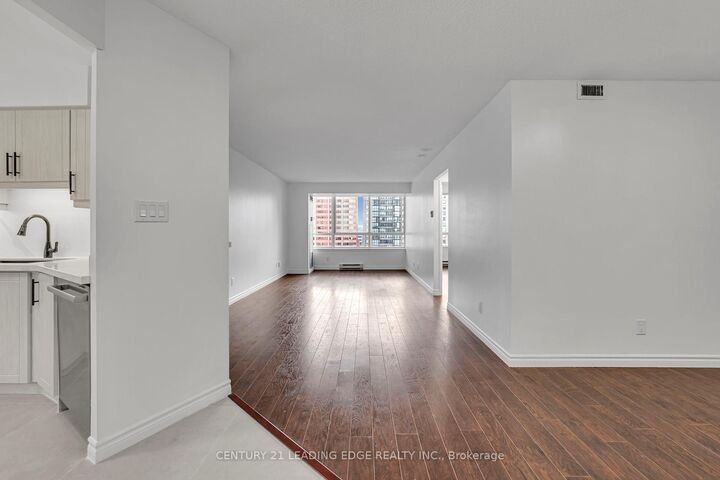 Property Photo:  3605 Kariya Drive 905  ON L5B 3J4 