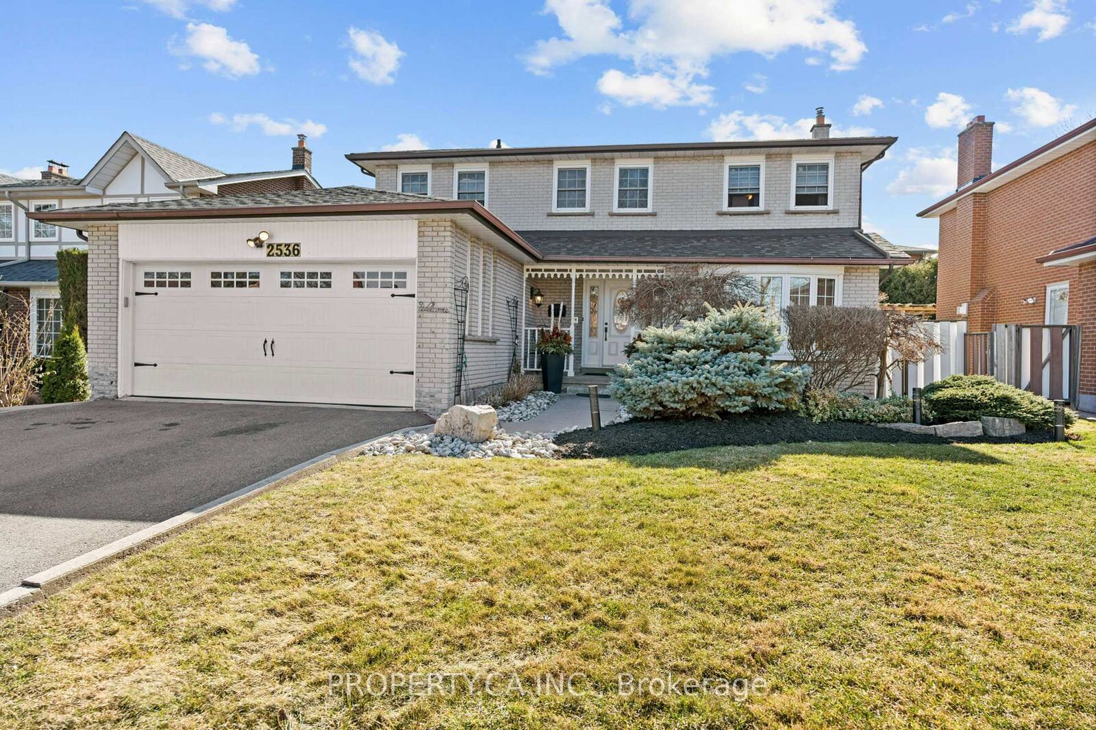 Property Photo:  2536 Birch Crescent  ON L5J 4H1 