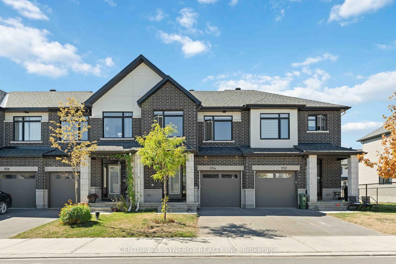 Property Photo:  254 Finsbury Avenue  ON K2S 2Y2 