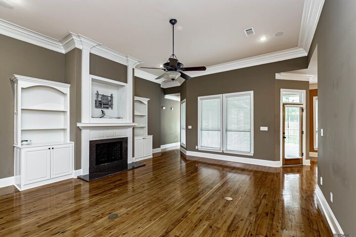 Property Photo:  8601 Foxfield Dr  LA 70809 