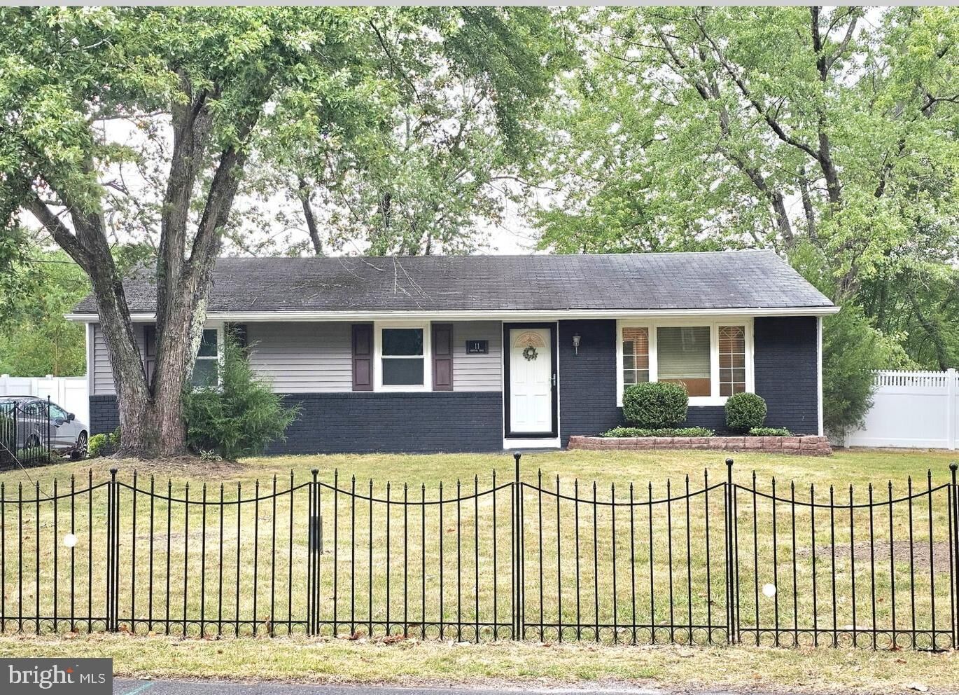 Property Photo:  11 Chippewa Trl  NJ 08015 