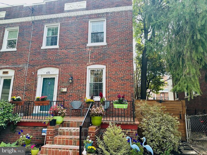 Property Photo:  610 Rittenhouse Street NW  DC 20011 