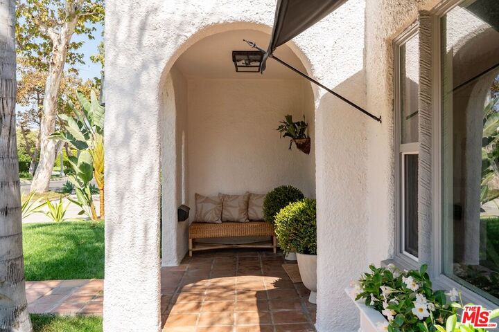 Property Photo:  626 N Cahuenga Blvd  CA 90004 