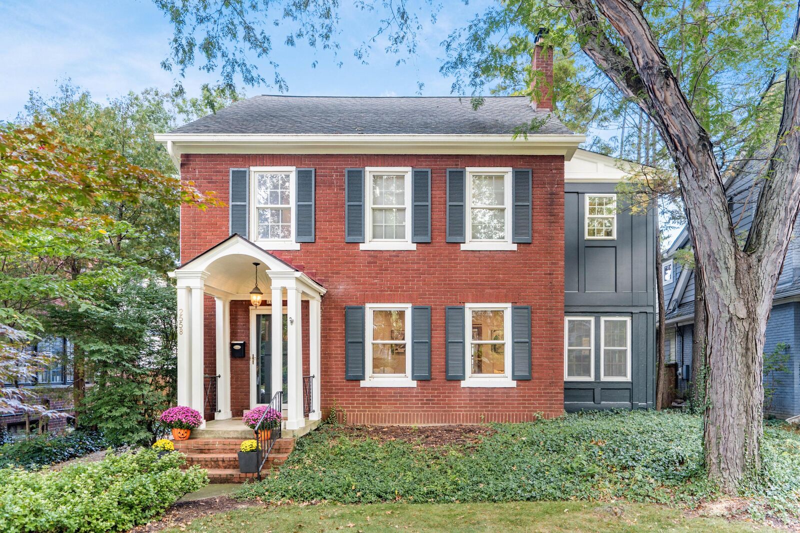 Property Photo:  2558 Bryden Road  OH 43209 