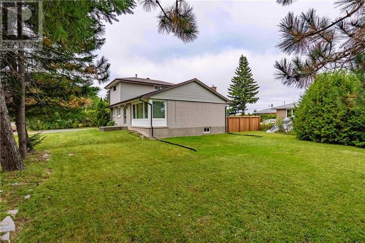 Photo de la propriété: 973 Meadowside Avenue ON P3A 4J4