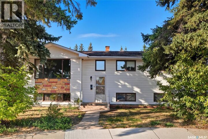 Property Photo:  5 Hamilton Place  SK S7L 3N3 
