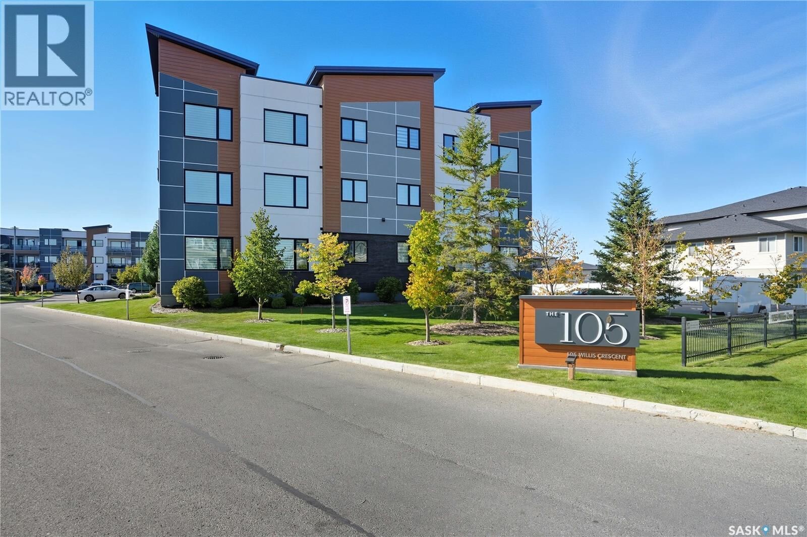 Property Photo:  303 105 Willis Crescent  SK S7T 0Z3 