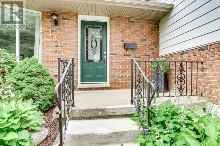 Photo de la propriété:  440 Castlegrove Boulevard  ON N6G 1K8 