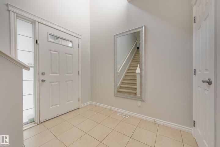 Photo de la propriété:  5816 168 Avenue NW  AB T5Y 0K6 