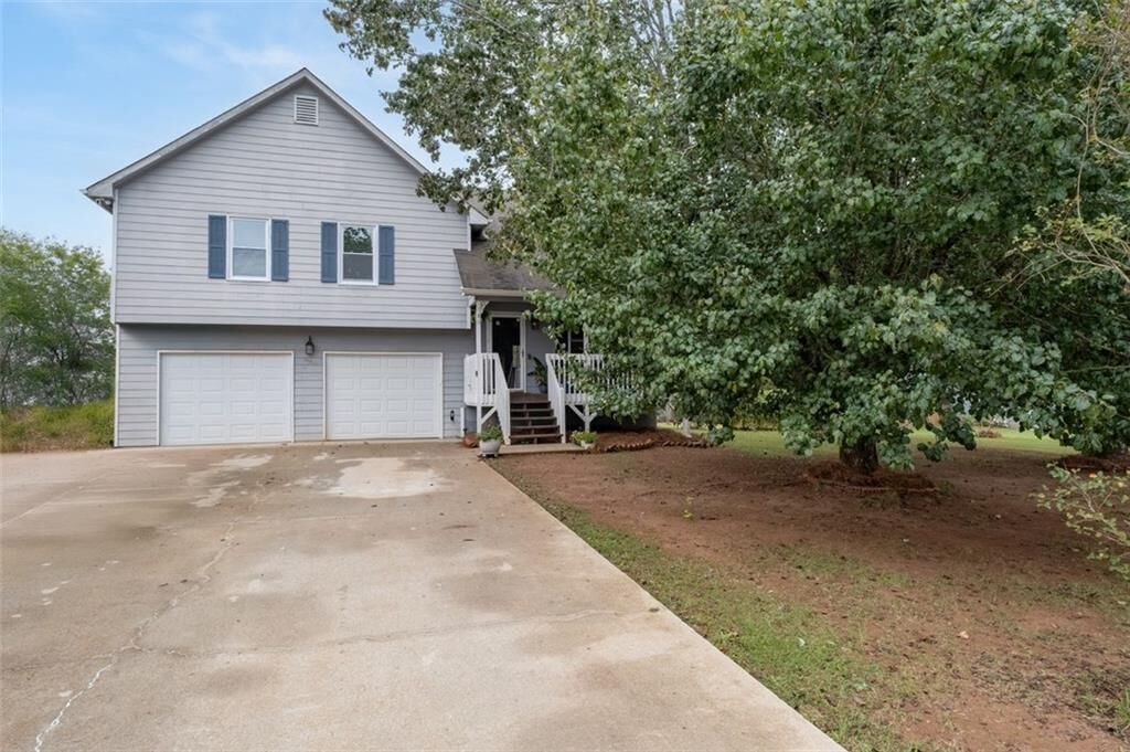 Property Photo: 180 Woodbridge Drive GA 30157