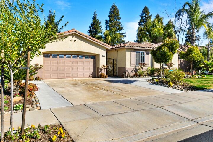 Property Photo:  2726 Mary Avenue  CA 93657 