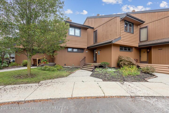 Property Photo:  5359 Wild Oak Drive  MI 48823 