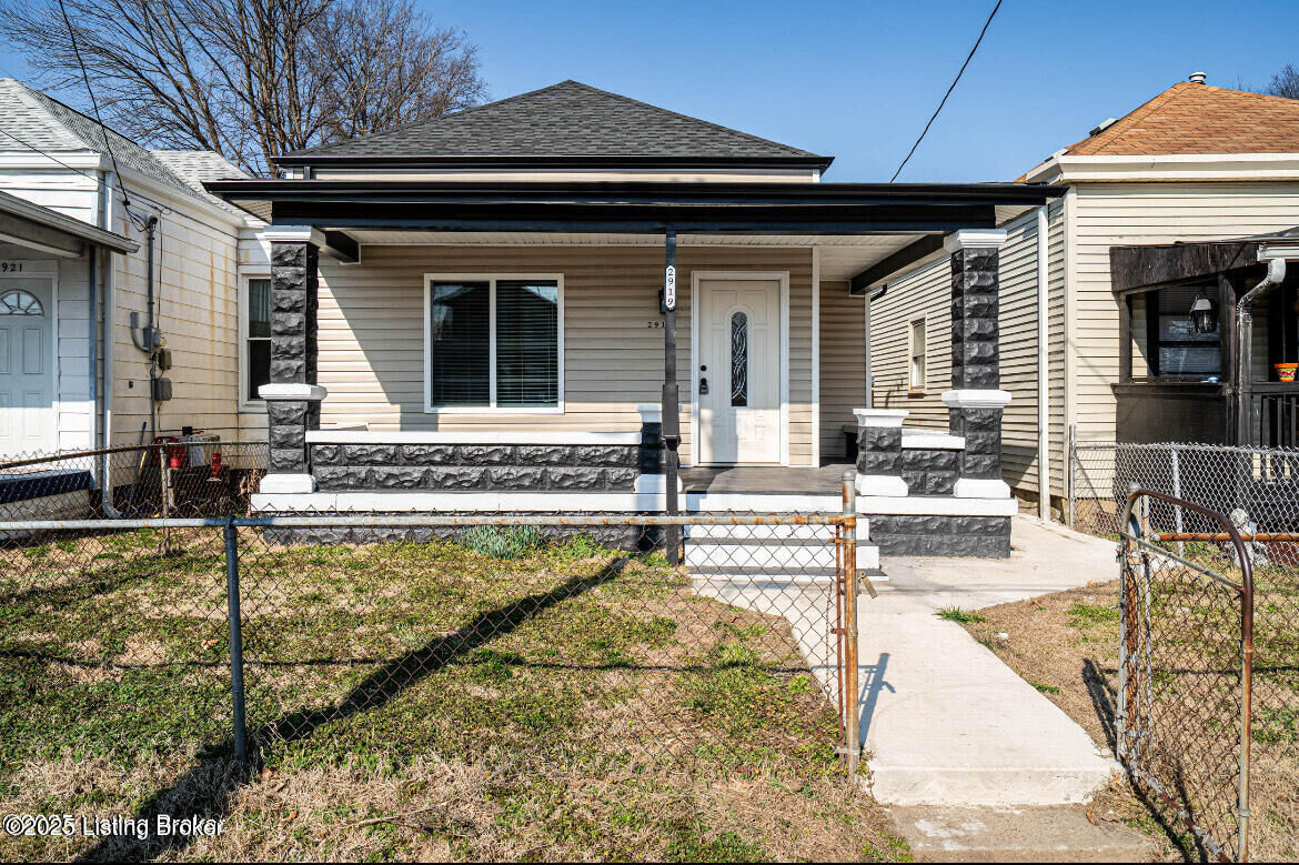 Property Photo: 2919 Montgomery St KY 40212