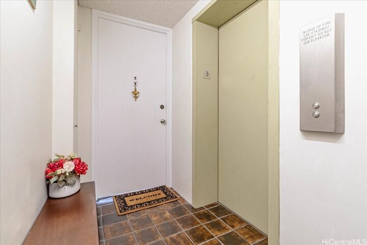 Property Photo:  1325 Wilder Avenue 5 Makai  HI 96822 