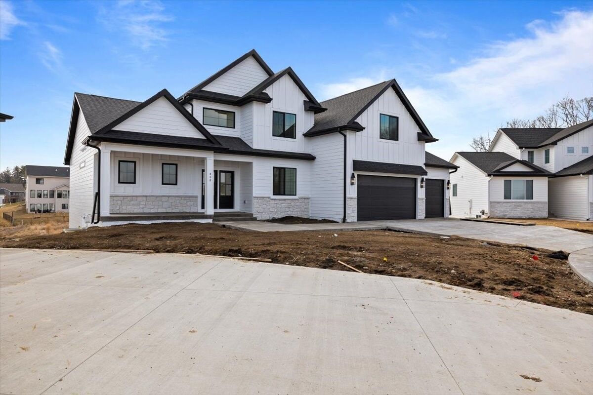 Property Photo: 808 Walker Circle IA 50226