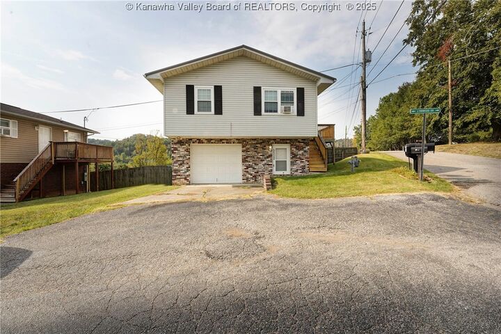 Property Photo:  5502 Lynnwood Drive  WV 25313 